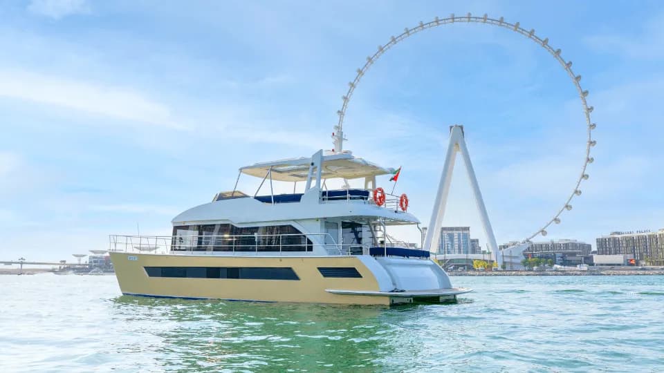 1 Hour Marina Yacht Tour - Image 1